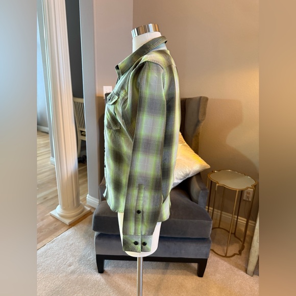 Off the Grid Flannel (Size Small) - Picture 2 of 5